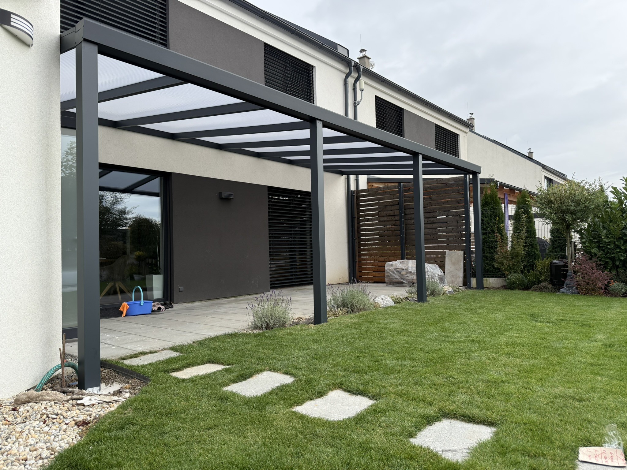 Hliníková pergola jako pracovní prostor na home office